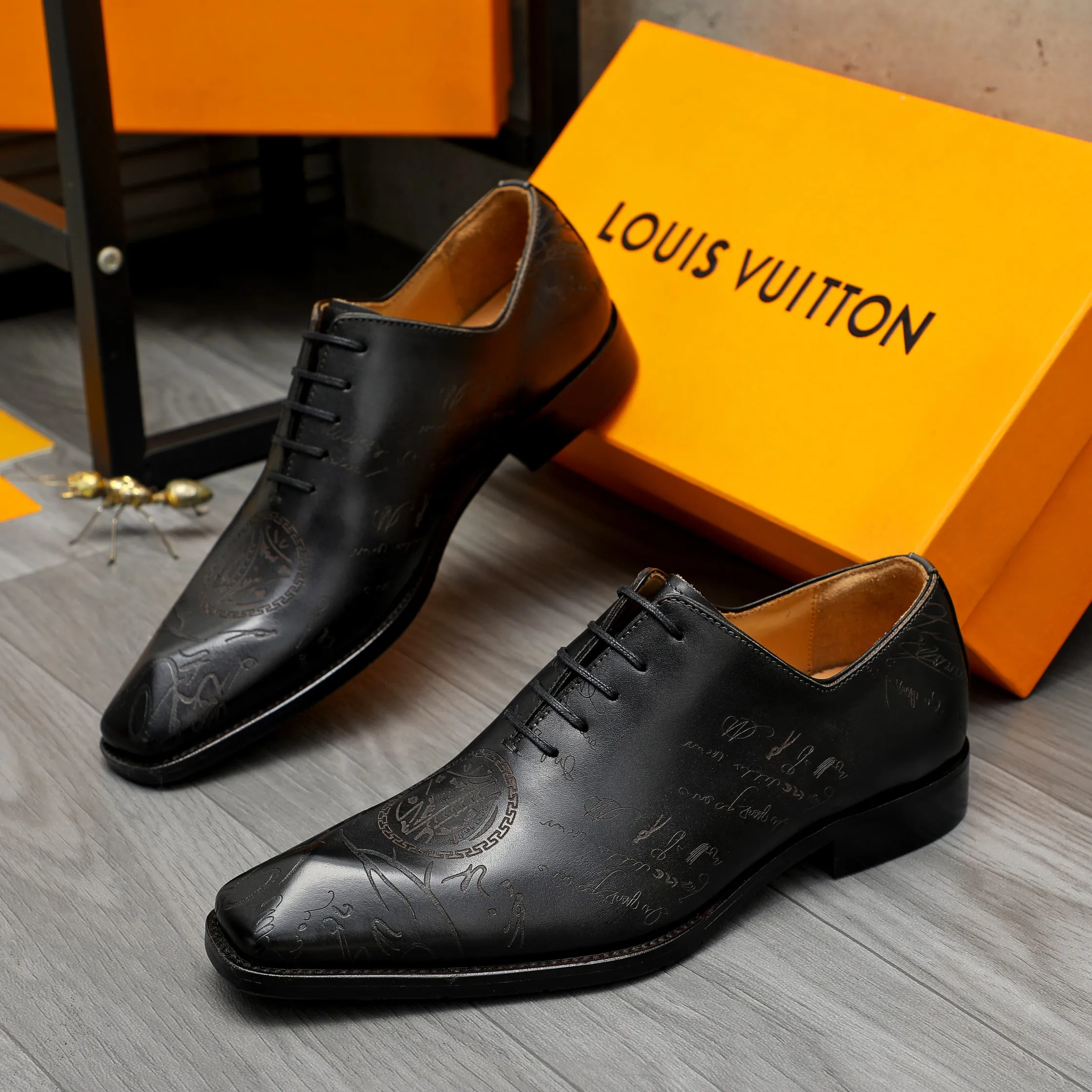 Men's shoes 💰580 Product trademark: LV "Louis Vuitton" business lace-up formal leather shoes Regular size: 37-46 Product materials: Selected carved cowhide upper, pigskin lining, rubber outsole